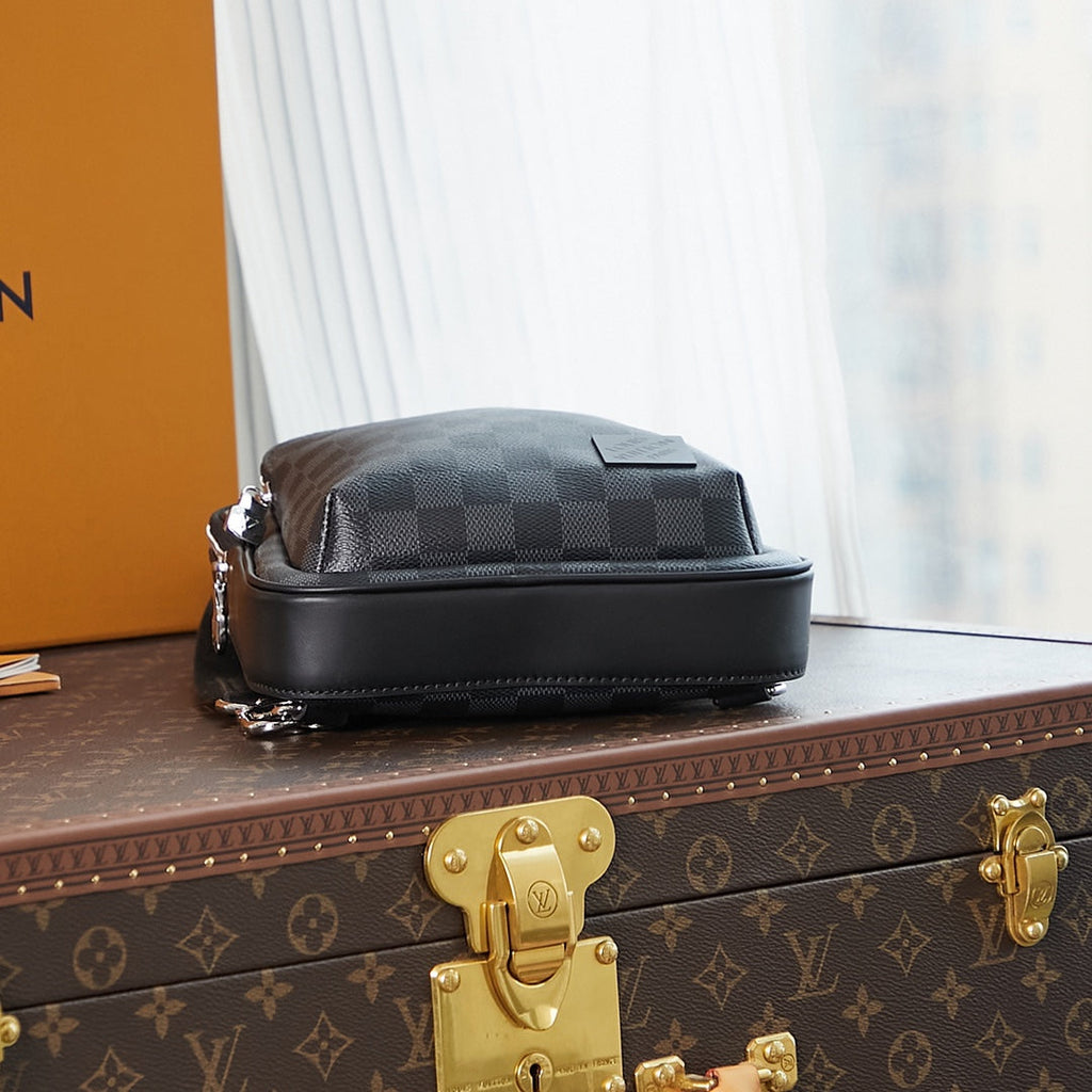 LOUIS VUITTON AVENUE SLINGBAG 31 IN BLACK DAMIER GRAPHITE CANVAS