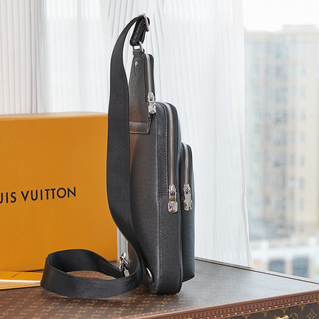 LOUIS VUITTON AVENUE SLINGBAG 31 IN BLACK TAIGA LEATHER