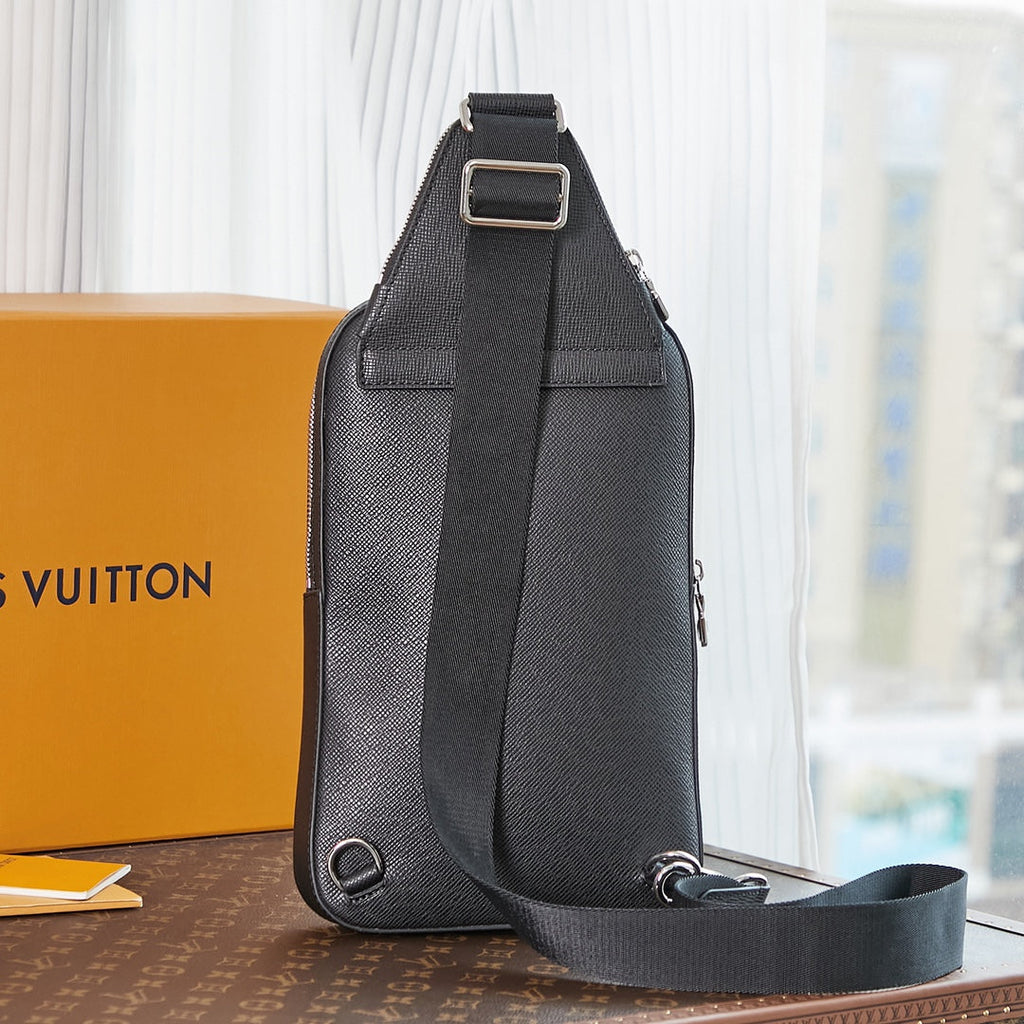 LOUIS VUITTON AVENUE SLINGBAG 31 IN BLACK TAIGA LEATHER