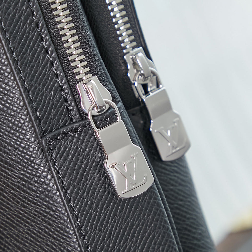 LOUIS VUITTON AVENUE SLINGBAG 31 IN BLACK TAIGA LEATHER