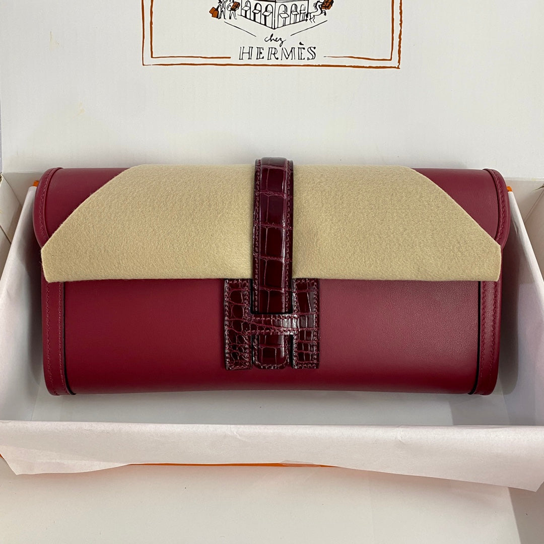 HERMES JIGE ELAN 29 CLUTCH IN CHERRY RED CALFSKIN WITH WINE RED LIZARD SKIN