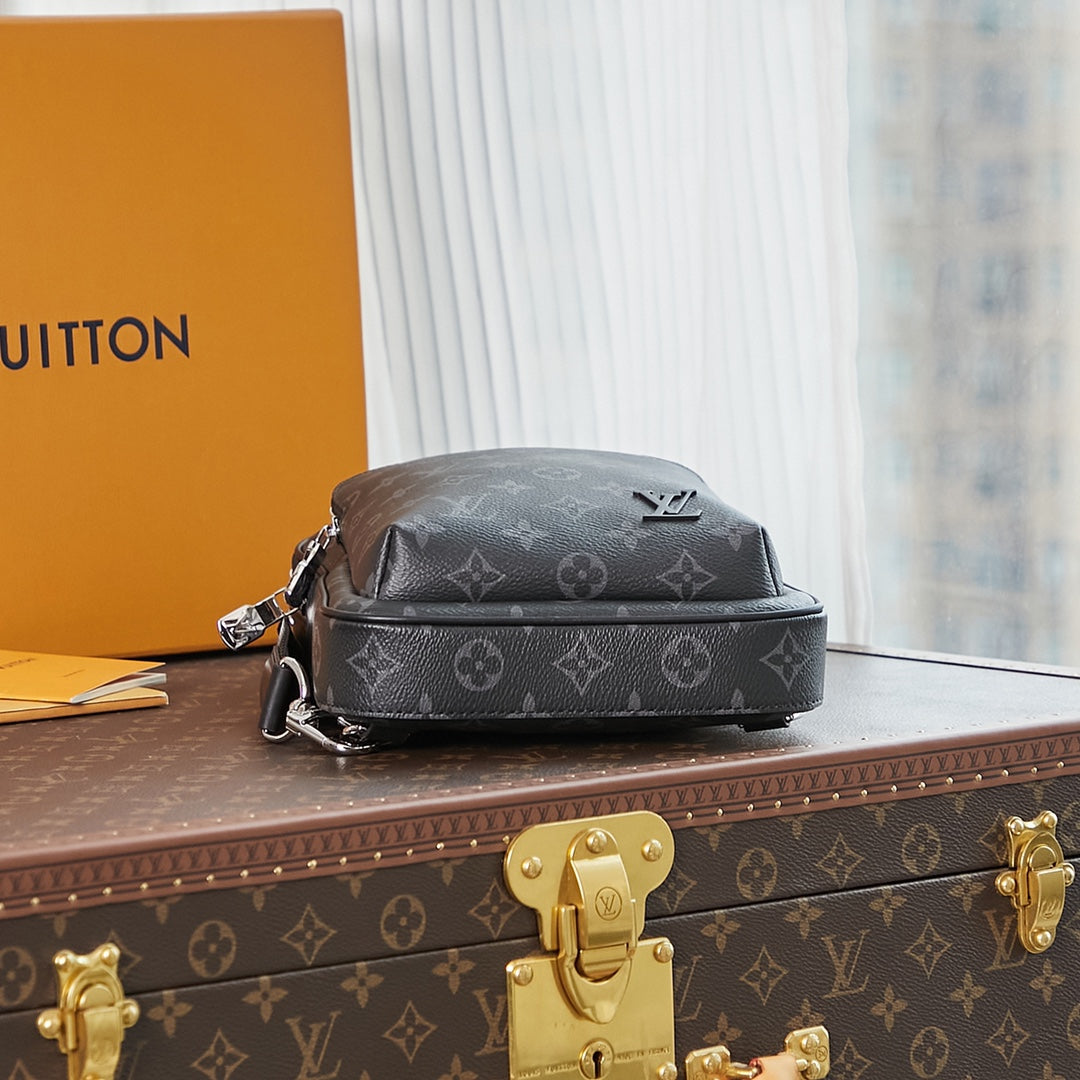 LOUIS VUITTON AVENUE SLINGBAG 31 IN BLACK MONOGRAM ECLIPSE CANVAS