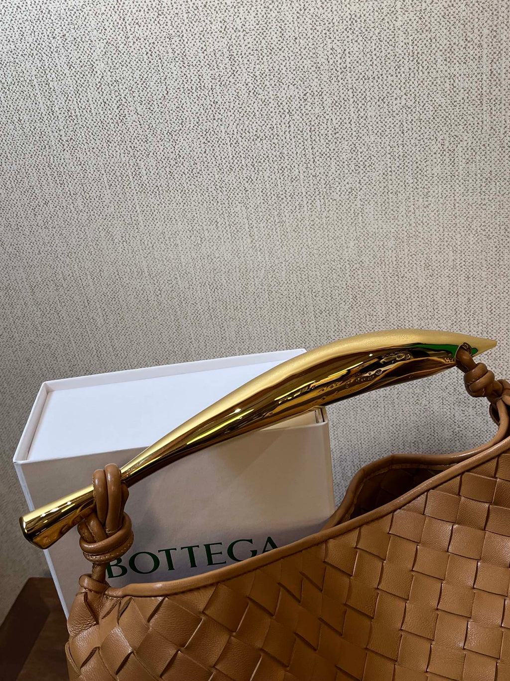BOTTEGA VENETA SARDINE 33 WITH CHAIN IN TAWNY BROWN LAMBSKIN