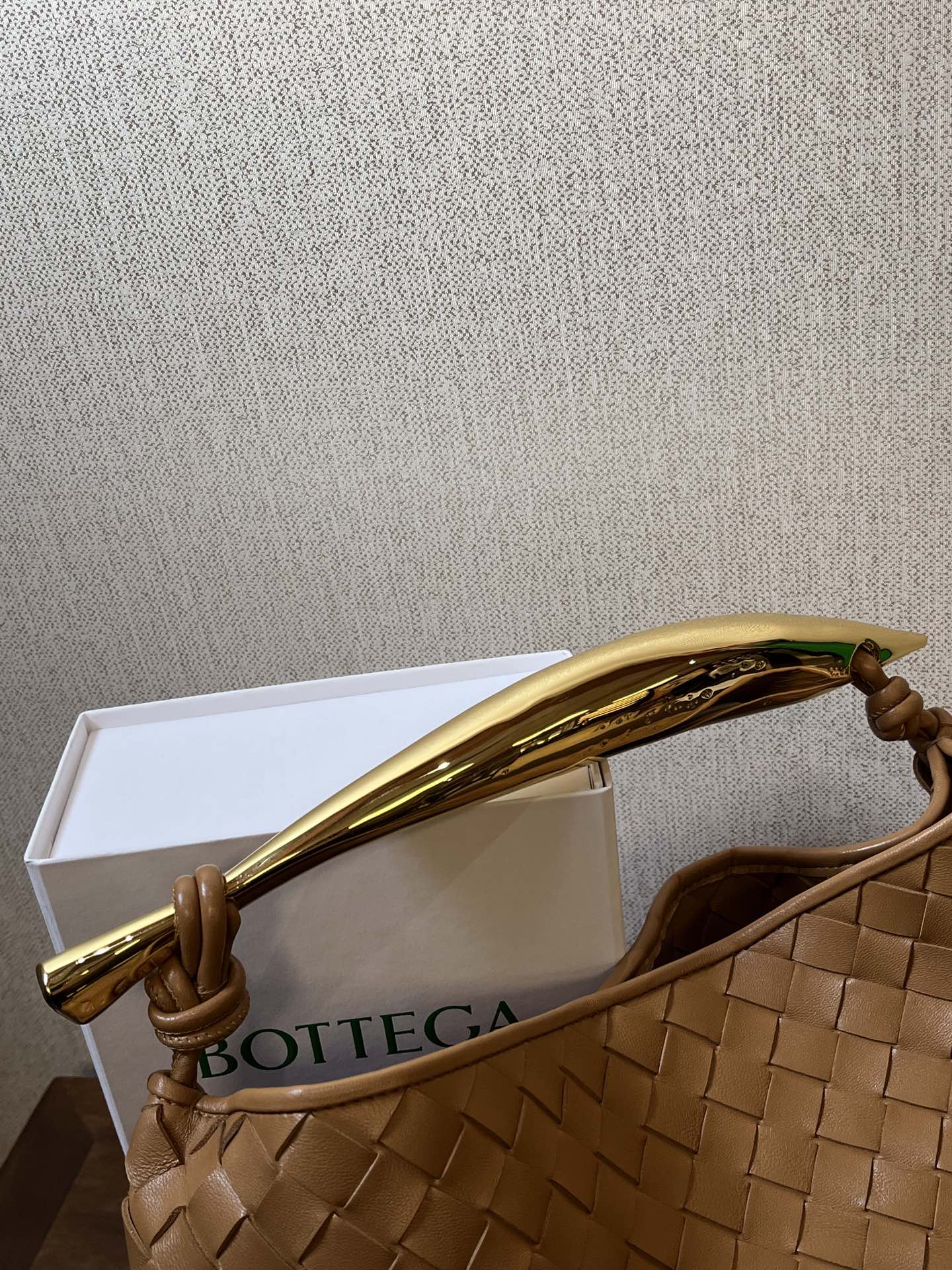 BOTTEGA VENETA SARDINE 33 WITH CHAIN IN TAWNY BROWN LAMBSKIN