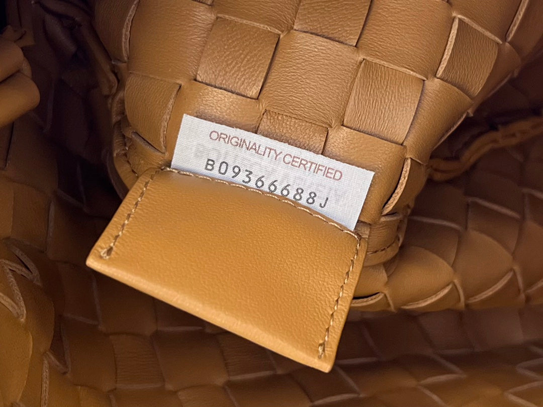 BOTTEGA VENETA SARDINE 33 WITH CHAIN IN TAWNY BROWN LAMBSKIN
