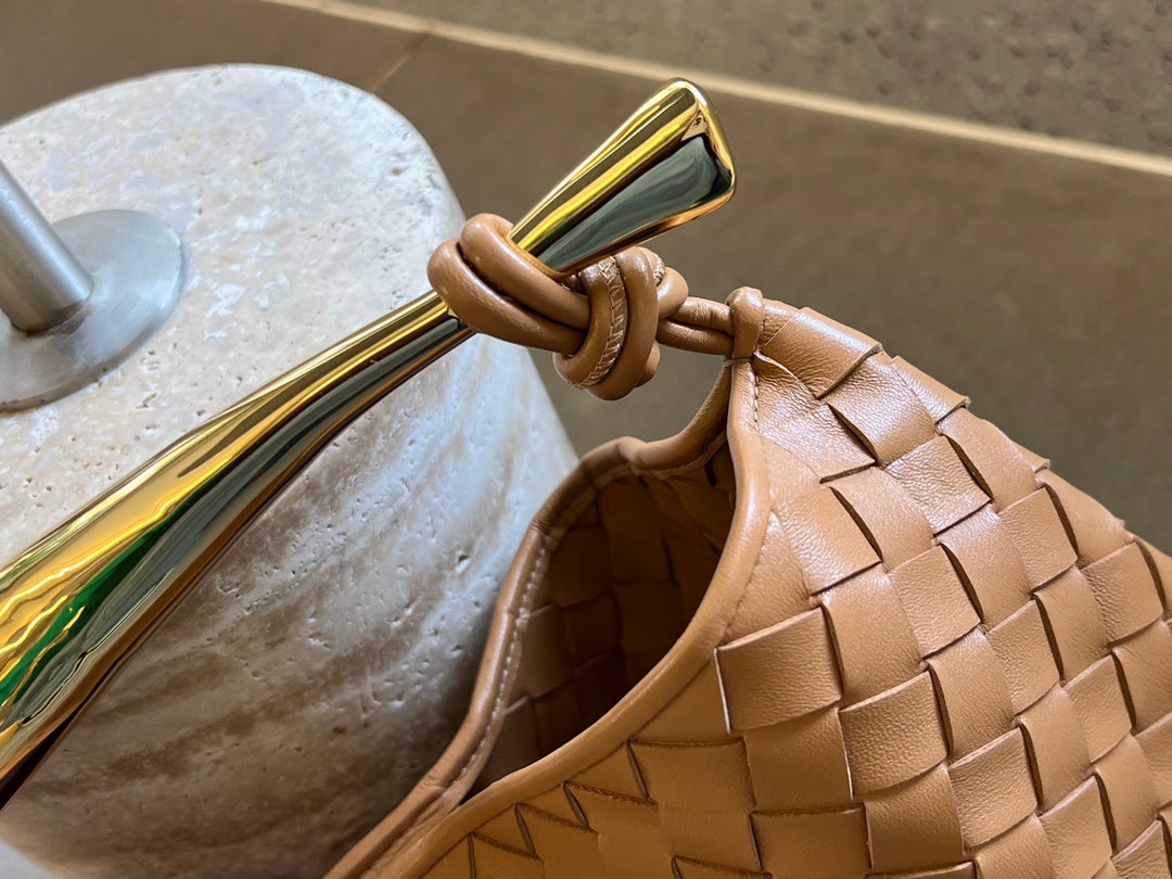 BOTTEGA VENETA SARDINE 33 WITH CHAIN IN TAWNY BROWN LAMBSKIN