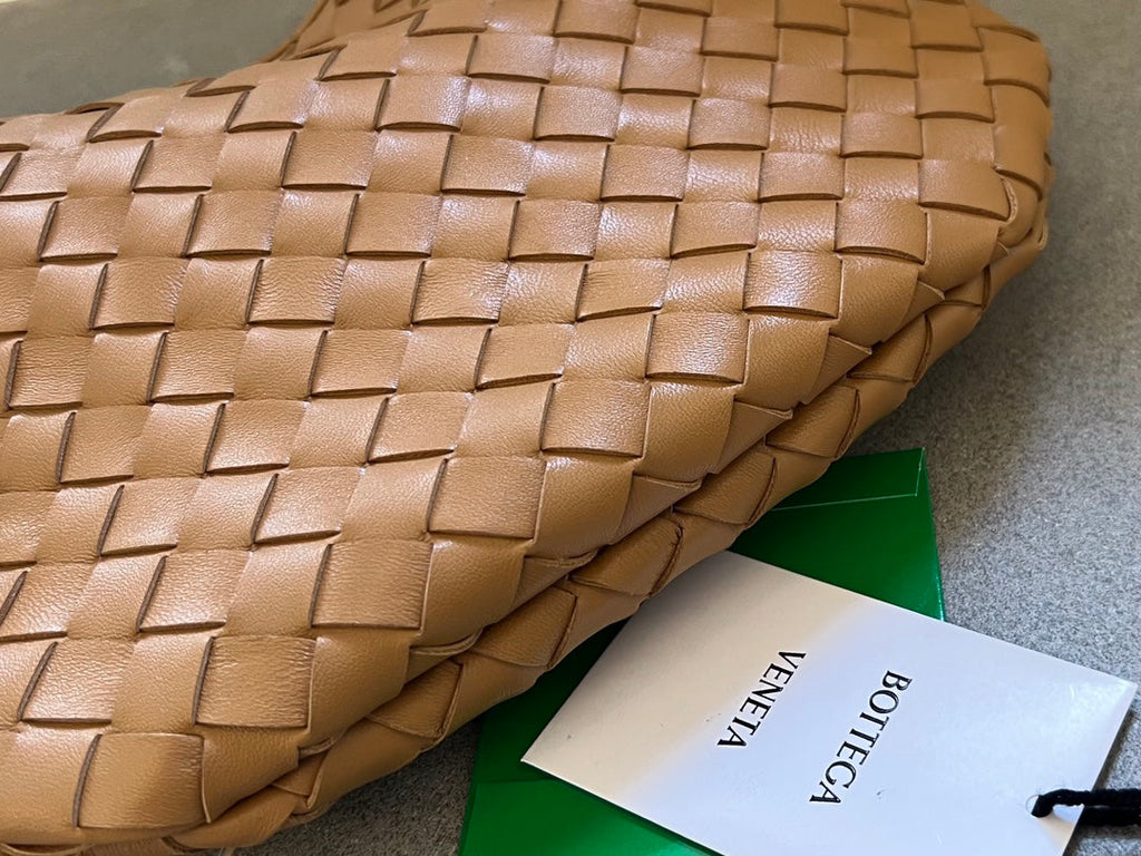 BOTTEGA VENETA SARDINE 33 WITH CHAIN IN TAWNY BROWN LAMBSKIN
