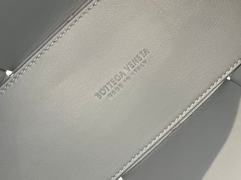 BOTTEGA VENETA SMALL ARCO TOTE 30 IN TROUT GRAY LAMBSKIN