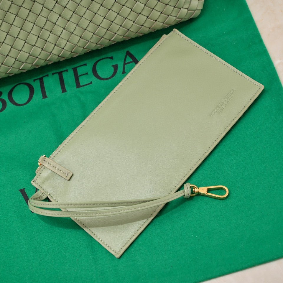 BOTTEGA VENETA Large Cabat 45cm Light Green Lambskin Ghw