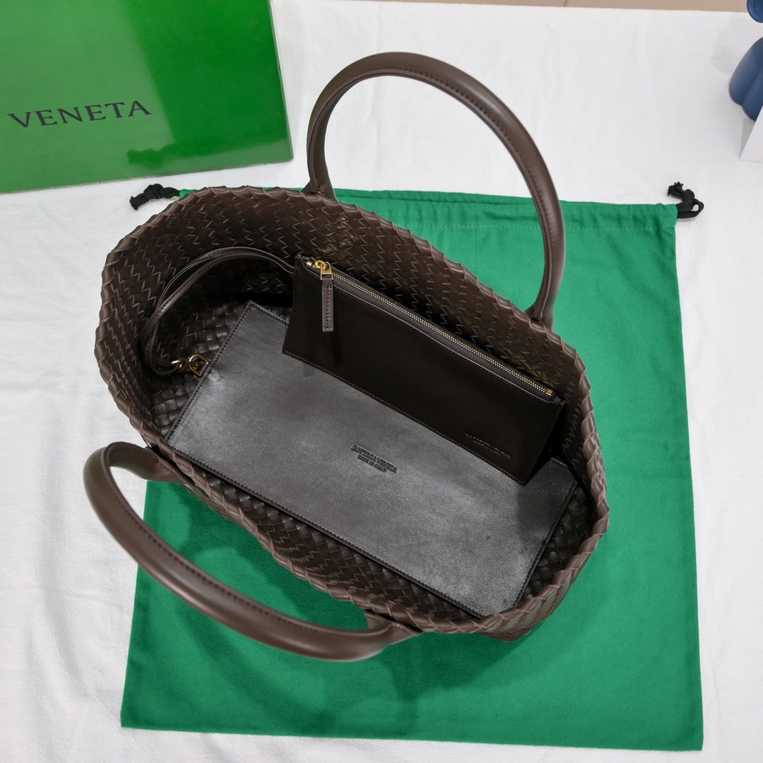 BOTTEGA VENETA Large Cabat 45cm Chocolate Lambskin Ghw