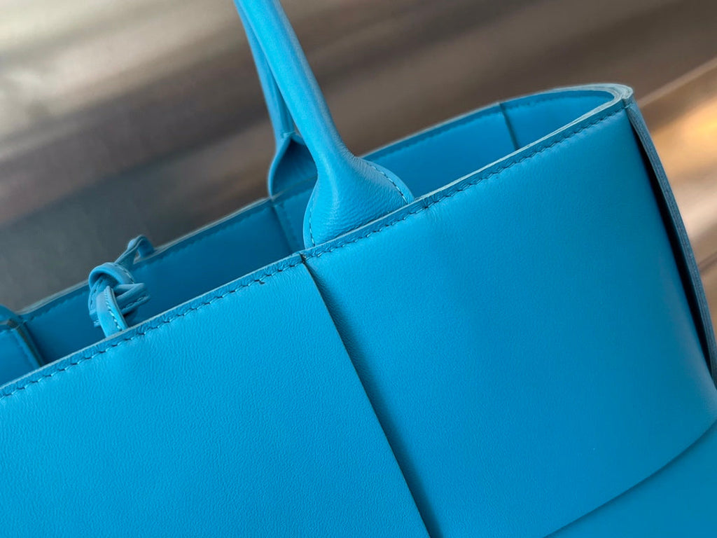 BOTTEGA VENETA SMALL ARCO TOTE 30 IN CERULEAN BLUE LAMBSKIN
