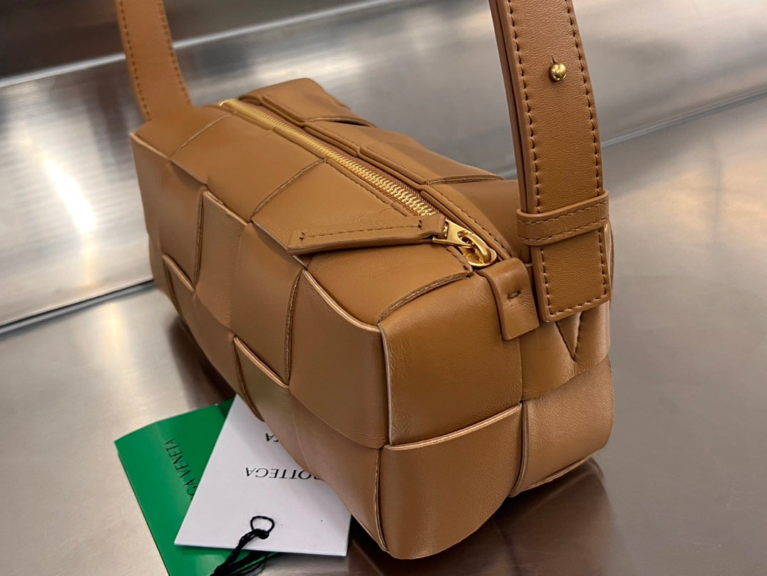 BOTTEGA VENETA BRICK CASSETTE 28 IN BRONZE BROWN CALFSKIN
