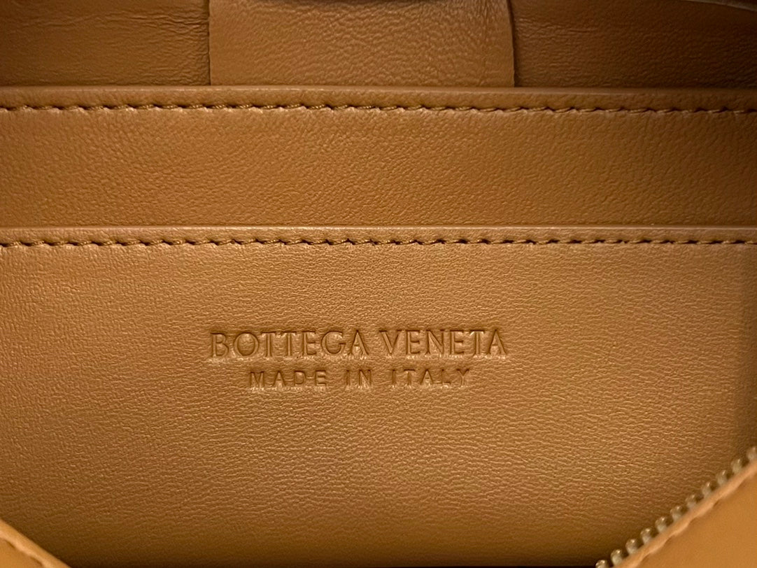 BOTTEGA VENETA BRICK CASSETTE 28 IN BRONZE BROWN CALFSKIN