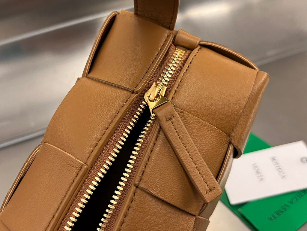 BOTTEGA VENETA BRICK CASSETTE 28 IN BRONZE BROWN CALFSKIN