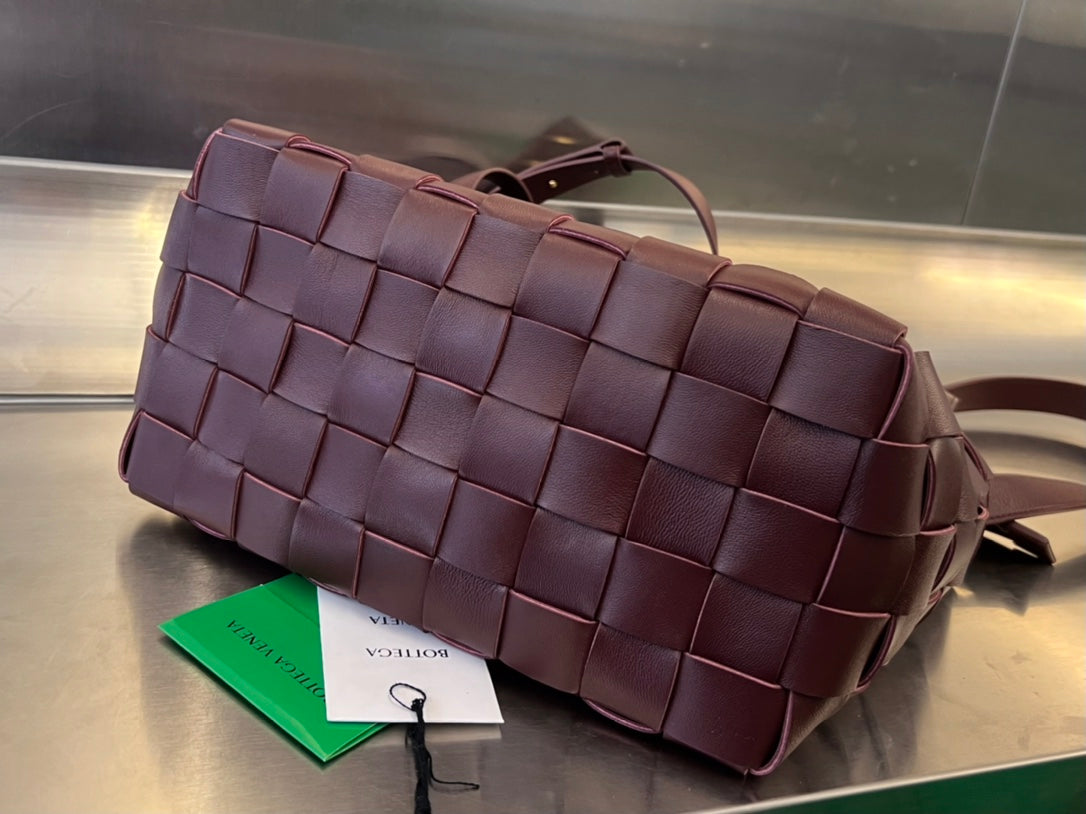 BOTTEGA VENETA MEDIUM 28 CASSETTE CHOCOLATE BROWN LAMBSKIN