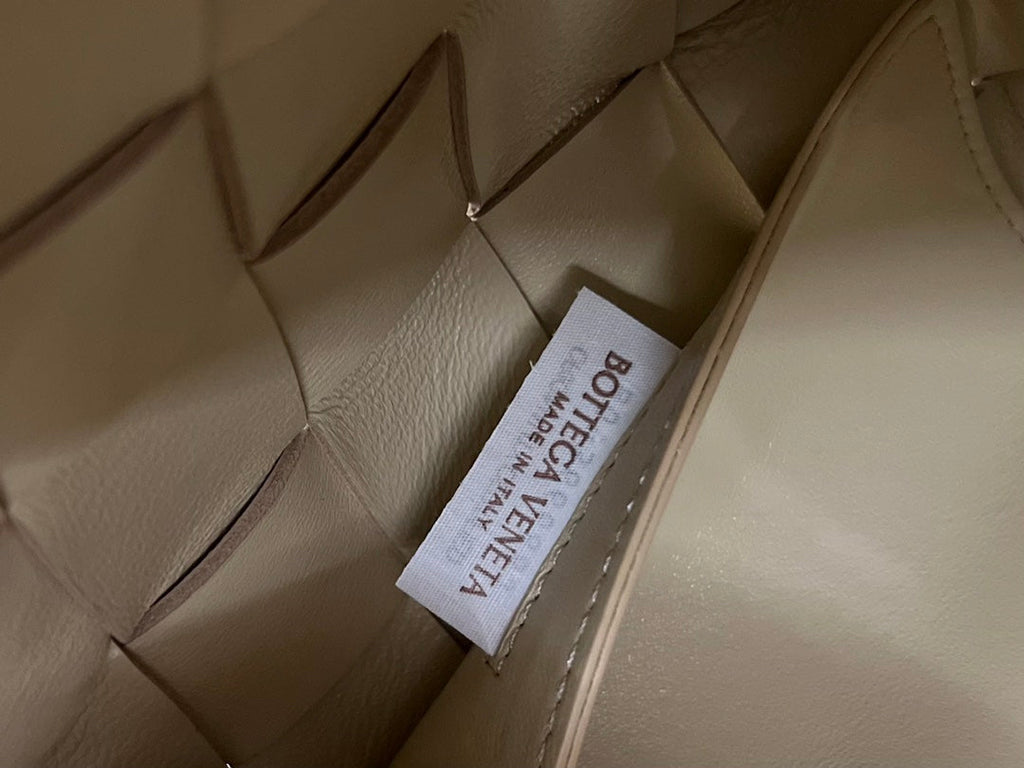 BOTTEGA VENETA MEDIUM 28 CASSETTE BEIGE LAMBSKIN