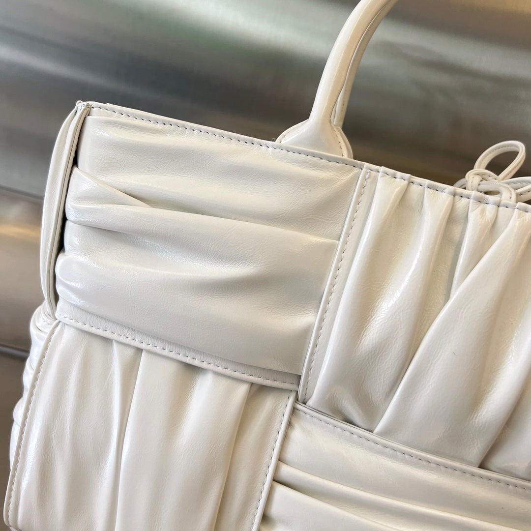 BOTTEGA VENETA SMALL ARCO TOTE 30 IN WHITE SOFT LAMBSKIN