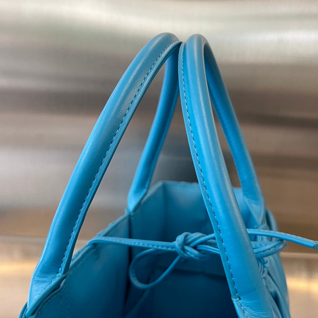 BOTTEGA VENETA SMALL ARCO TOTE 30 IN CERULEAN BLUE SOFT LAMBSKIN