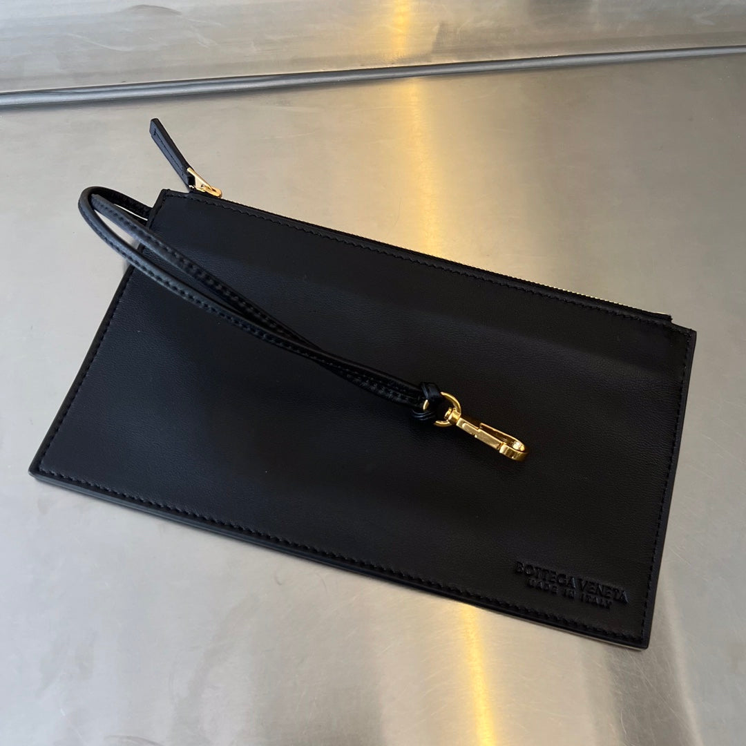 BOTTEGA VENETA MEDIUM 28 CASSETTE BLACK LAMBSKIN