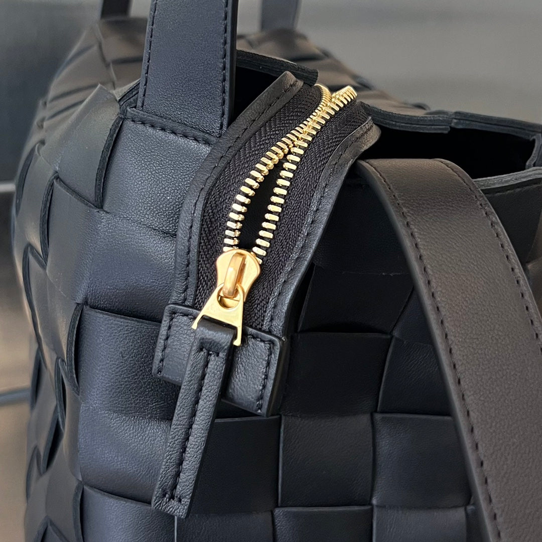BOTTEGA VENETA MEDIUM 28 CASSETTE BLACK LAMBSKIN