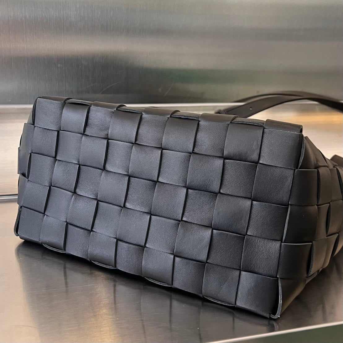 BOTTEGA VENETA MEDIUM 28 CASSETTE BLACK LAMBSKIN