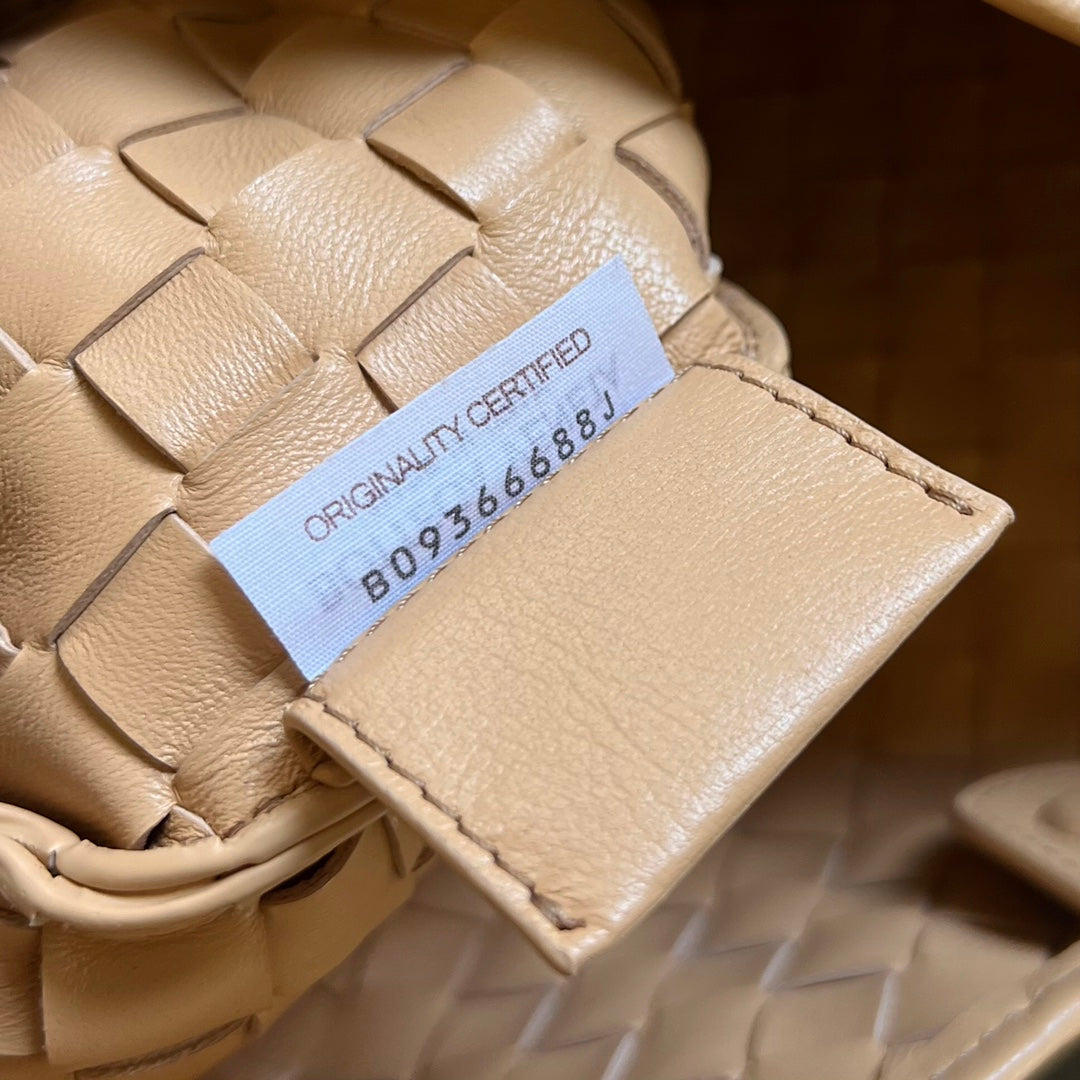 BOTTEGA VENETA SARDINE 33 WITH CHAIN IN DARK CREAM LAMBSKIN