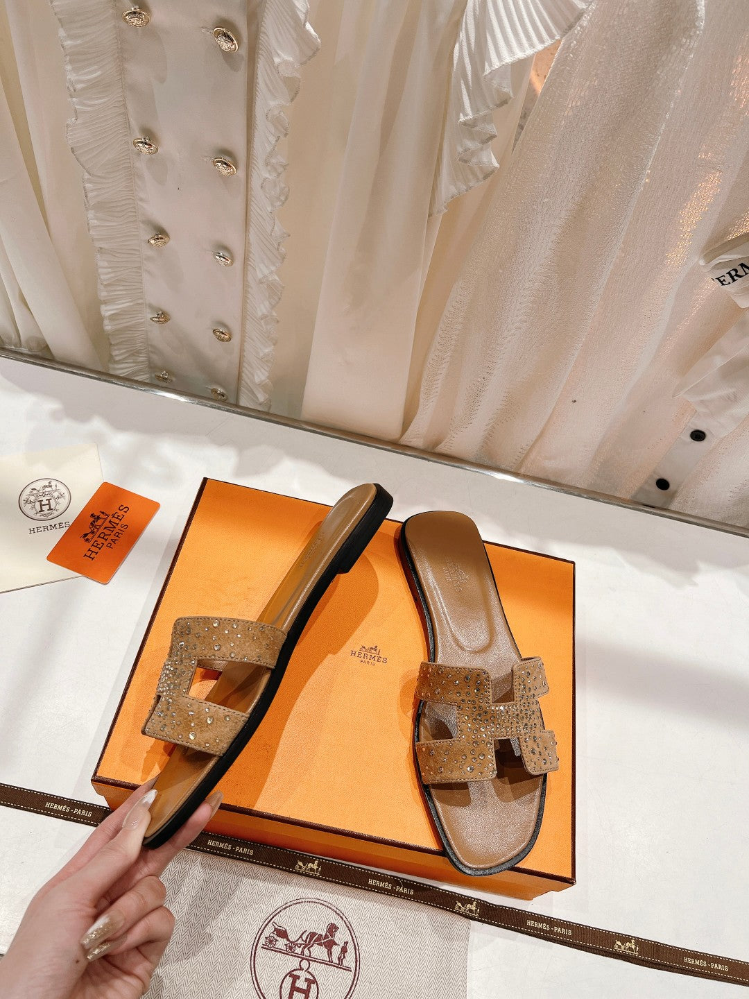 HERMES 0RAN SANDAL CARAMEL LAMBSKIN ATTACH CRYSTALS