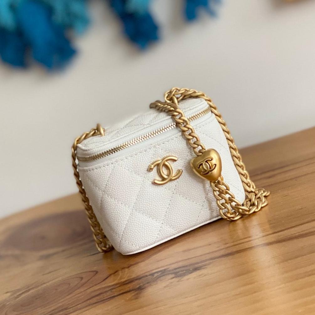 CHANEL MINI 10 VANITY IN WHITE CALFSKIN GOLD HARDWARE