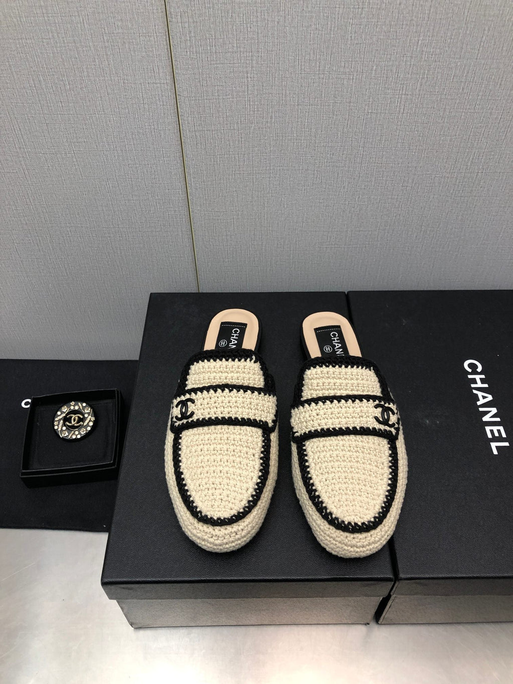 CHANEL HALF-MULES IN CREAM WOOL WOVEN