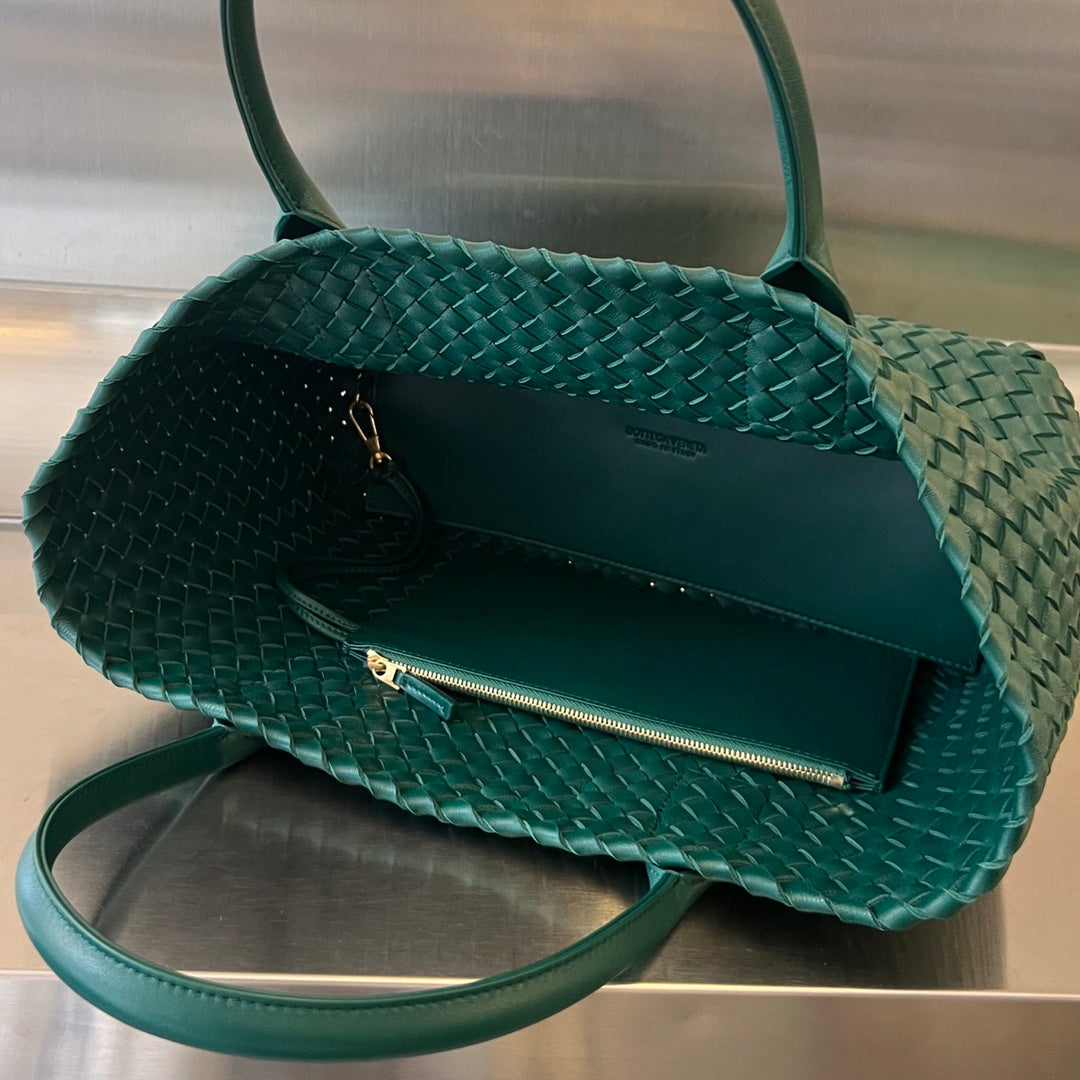 BOTTEGA VENETA SMALL CABAT 32 IN KAITOKE GREEN LAMBSKIN