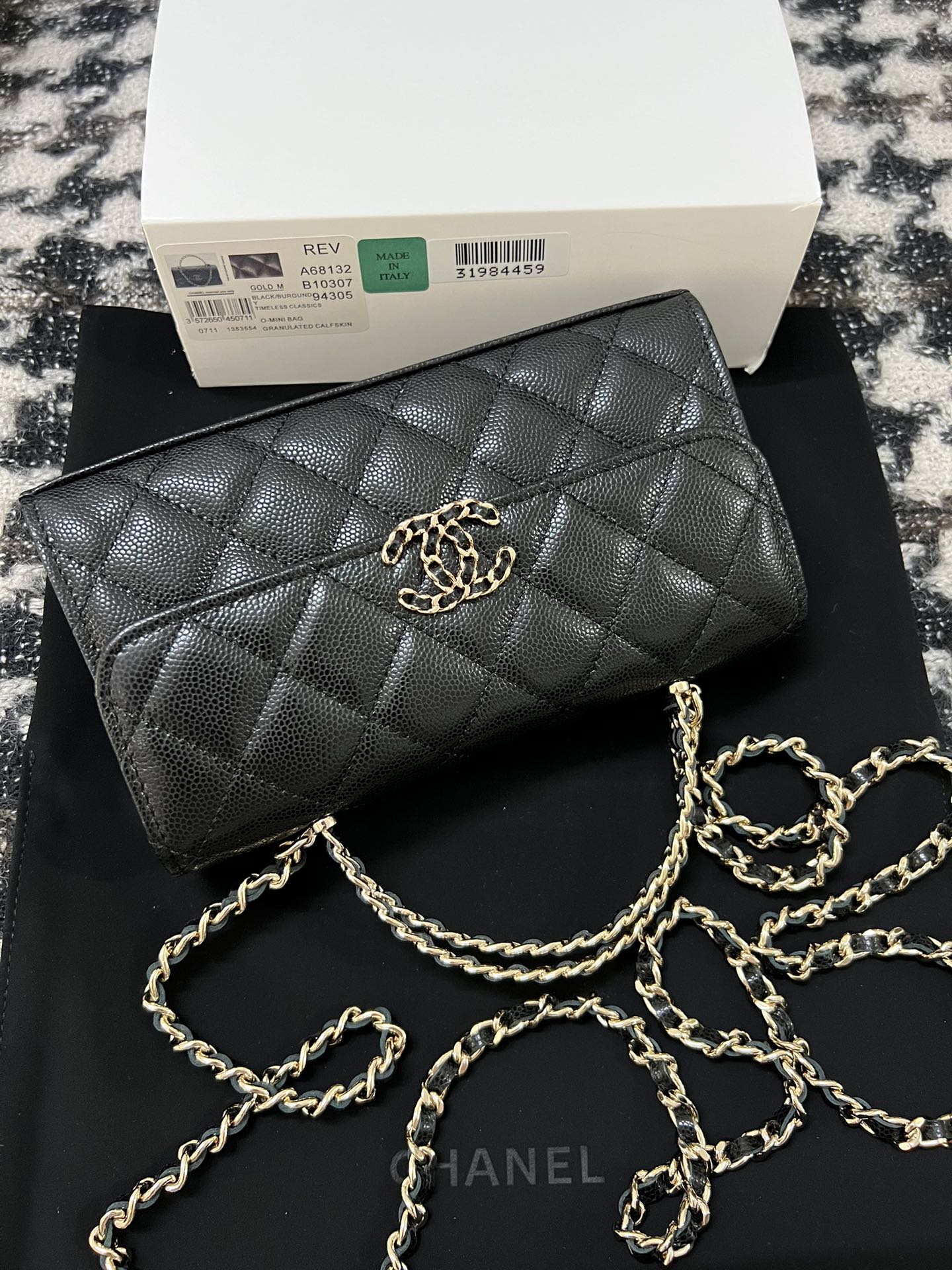 CHANEL KELLY 18 BAG IN BLACK CALFSKIN WITH GOLD HARDWARE