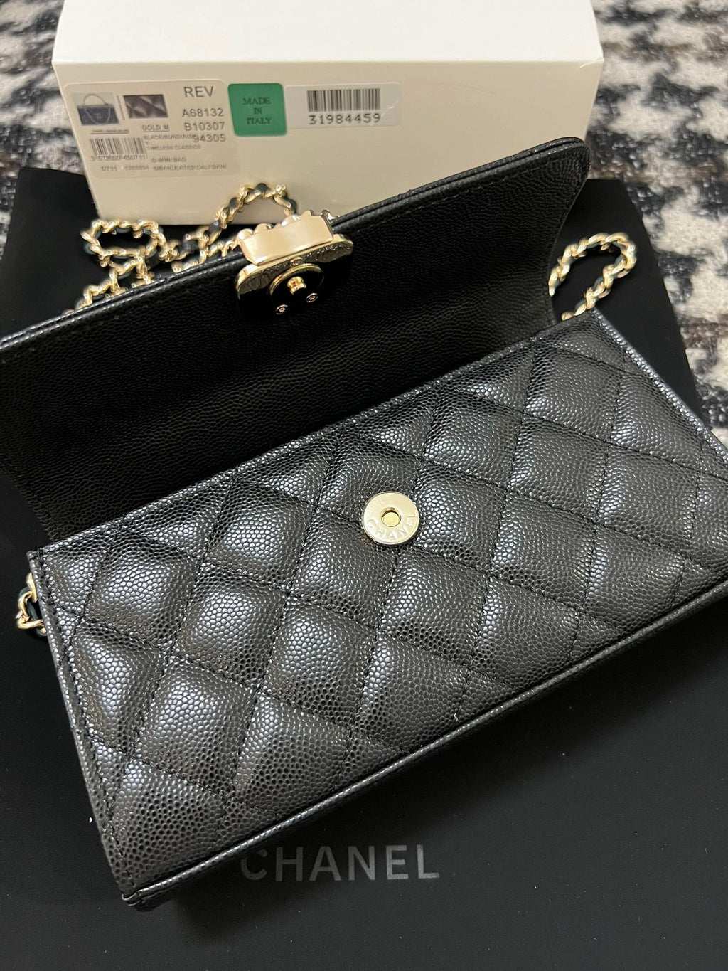 CHANEL KELLY 18 BAG IN BLACK CALFSKIN WITH GOLD HARDWARE