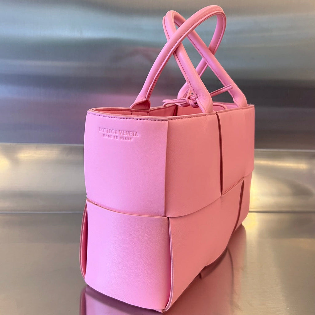 BOTTEGA VENETA SMALL ARCO TOTE 30 IN WEWAK PINK LAMBSKIN
