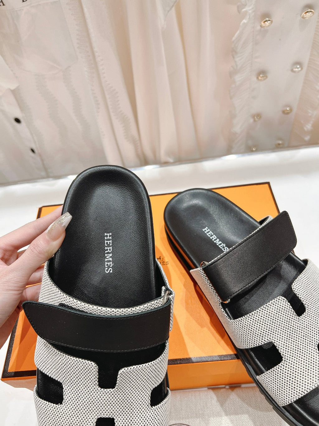 HERMES CHYPRE SANDAL BLACK LAMBSKIN AND SILVER DENIM