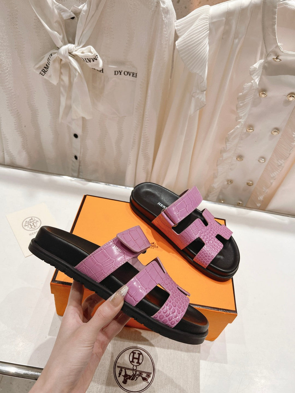 HERMES CHYPRE SANDAL BLACK AND LAVENDER LAMBSKIN