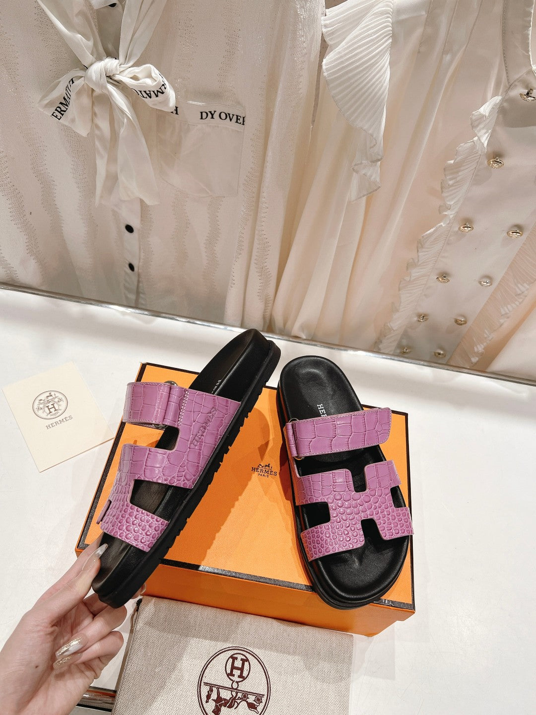 HERMES CHYPRE SANDAL BLACK AND LAVENDER LAMBSKIN