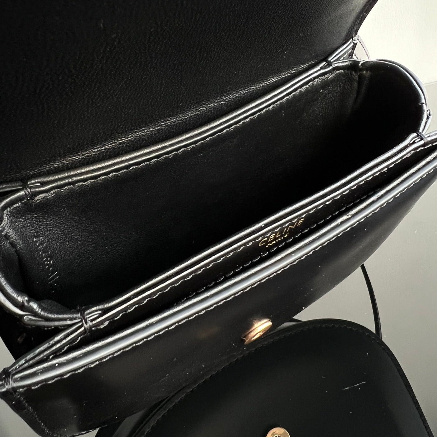 CELINE TRIOMPHE SHINY CALFSKIN HANDBAG 18 BLACK