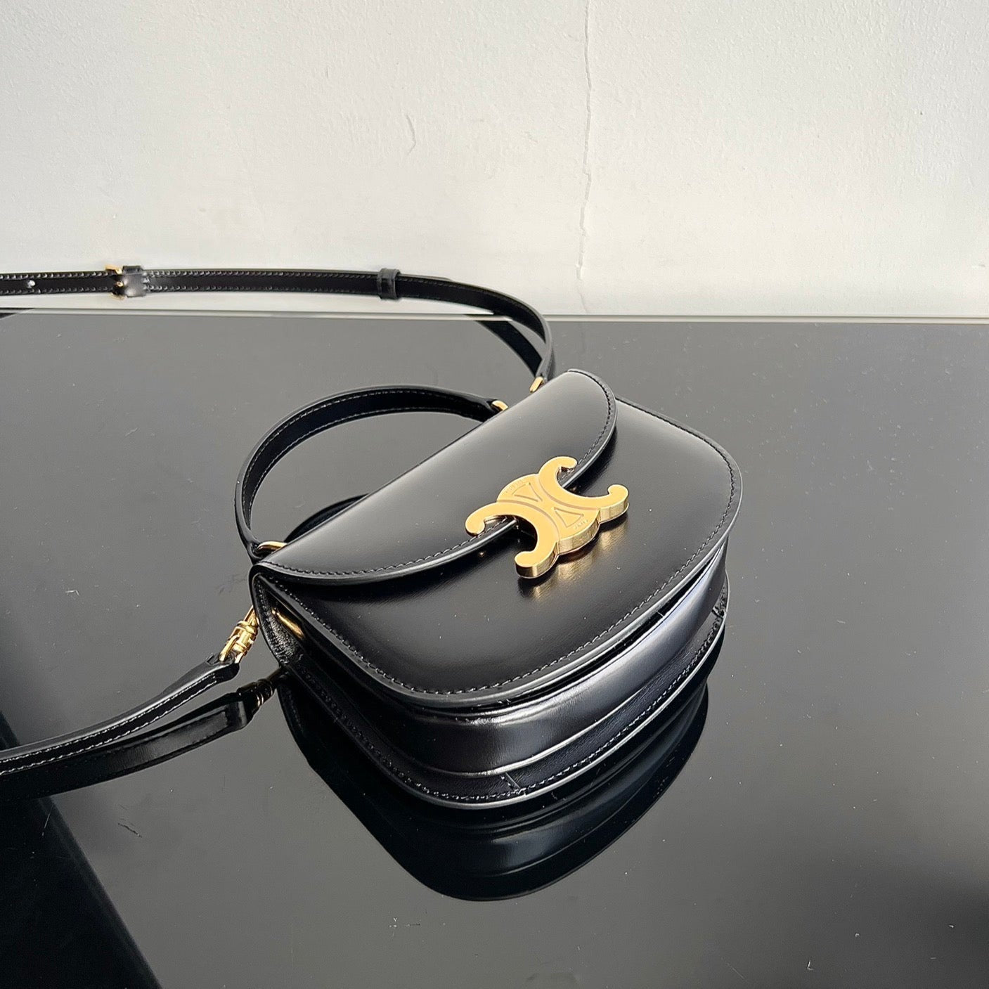 CELINE TRIOMPHE SHINY CALFSKIN HANDBAG 18 BLACK