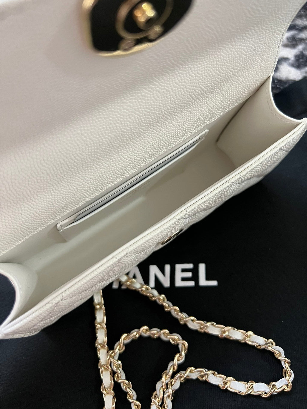 CHANEL KELLY 18 BAG IN WHITE CALFSKIN WITH STRAP