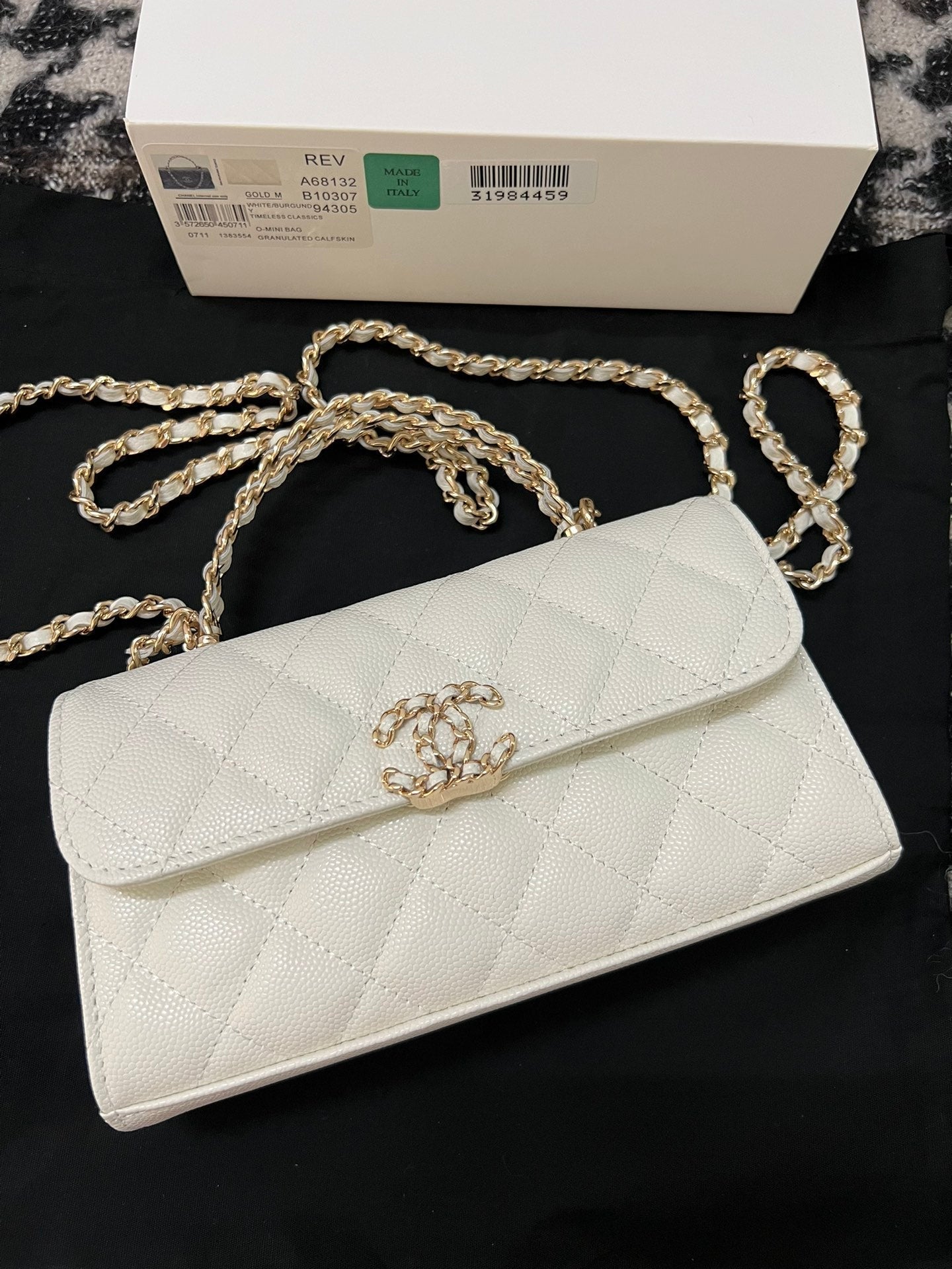 CHANEL KELLY 18 BAG IN WHITE CALFSKIN WITH STRAP