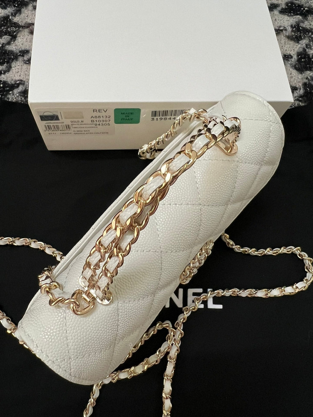 CHANEL KELLY 18 BAG IN WHITE CALFSKIN WITH STRAP