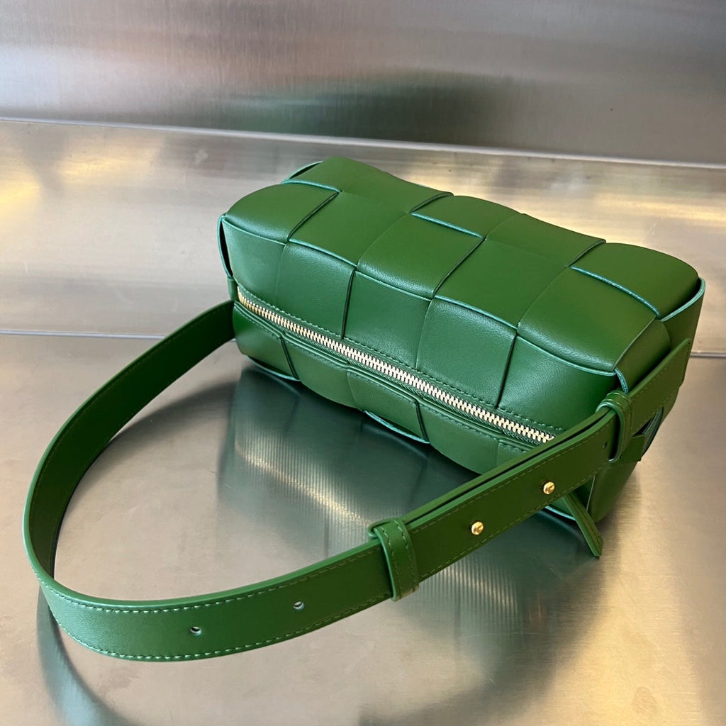 BOTTEGA VENETA BRICK CASSETTE 28 IN DARK GREEN CALFSKIN