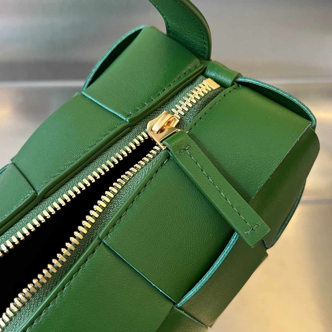 BOTTEGA VENETA BRICK CASSETTE 28 IN DARK GREEN CALFSKIN