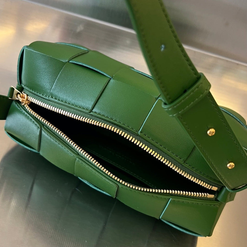 BOTTEGA VENETA BRICK CASSETTE 28 IN DARK GREEN CALFSKIN