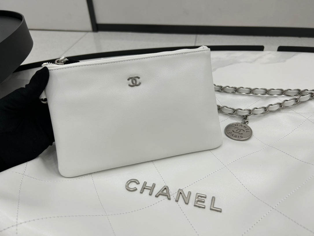 CHANEL LARGE 42 HANDBAG IN WHITE CALFSKIN SILVER HARDWARE