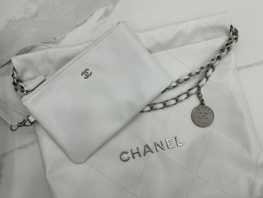 CHANEL MEDIUM 37 HANDBAG IN WHITE CALFSKIN SILVER HARDWARE