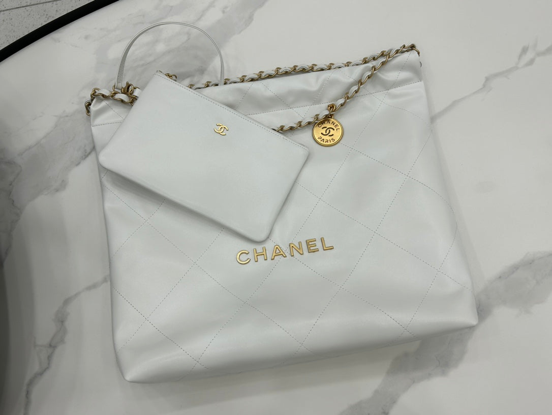 CHANEL LARGE 42 HANDBAG IN WHITE CALFSKIN GOLD HARDWARE