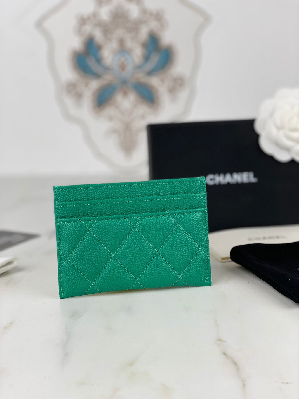 CHANEL CARD HOLDER 19.5 EMERALD GRAINED CALFSKIN GOLD ICON