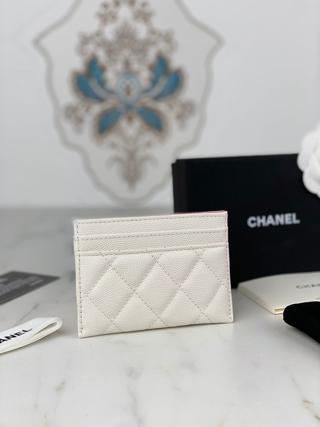 CHANEL CARD HOLDER 19.5 WHITE GRAINED CALFSKIN GOLD ICON