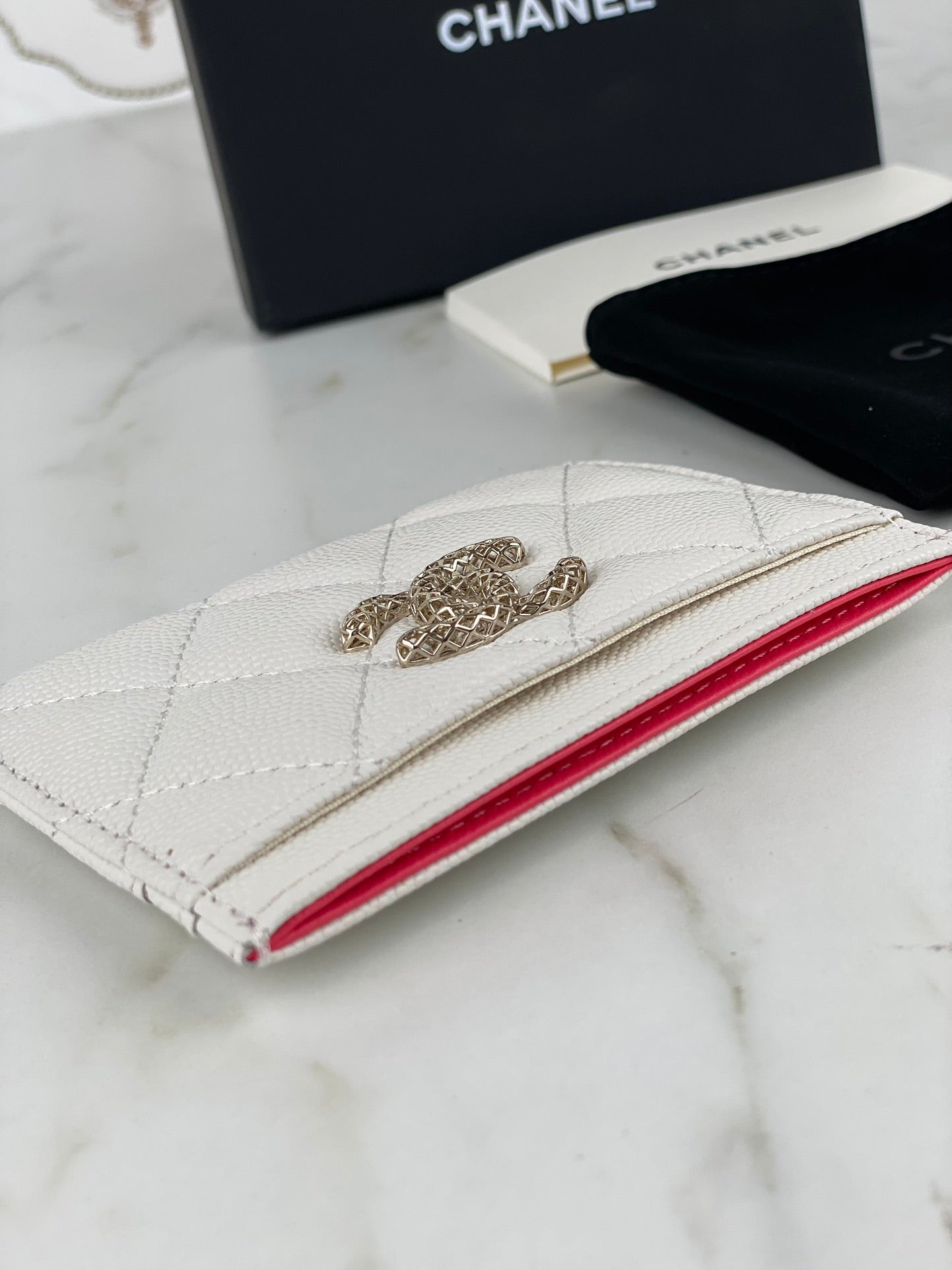 CHANEL CARD HOLDER 19.5 WHITE GRAINED CALFSKIN GOLD ICON